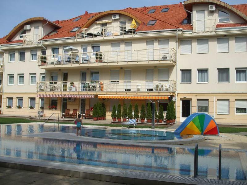 Relax Beach Apartman Hajduszoboszlo Exterior photo