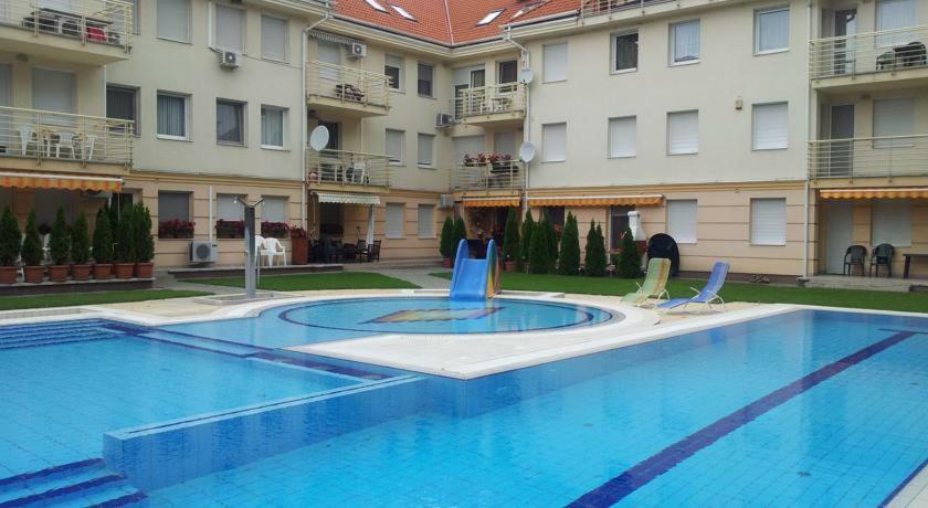 Relax Beach Apartman Hajduszoboszlo Exterior photo