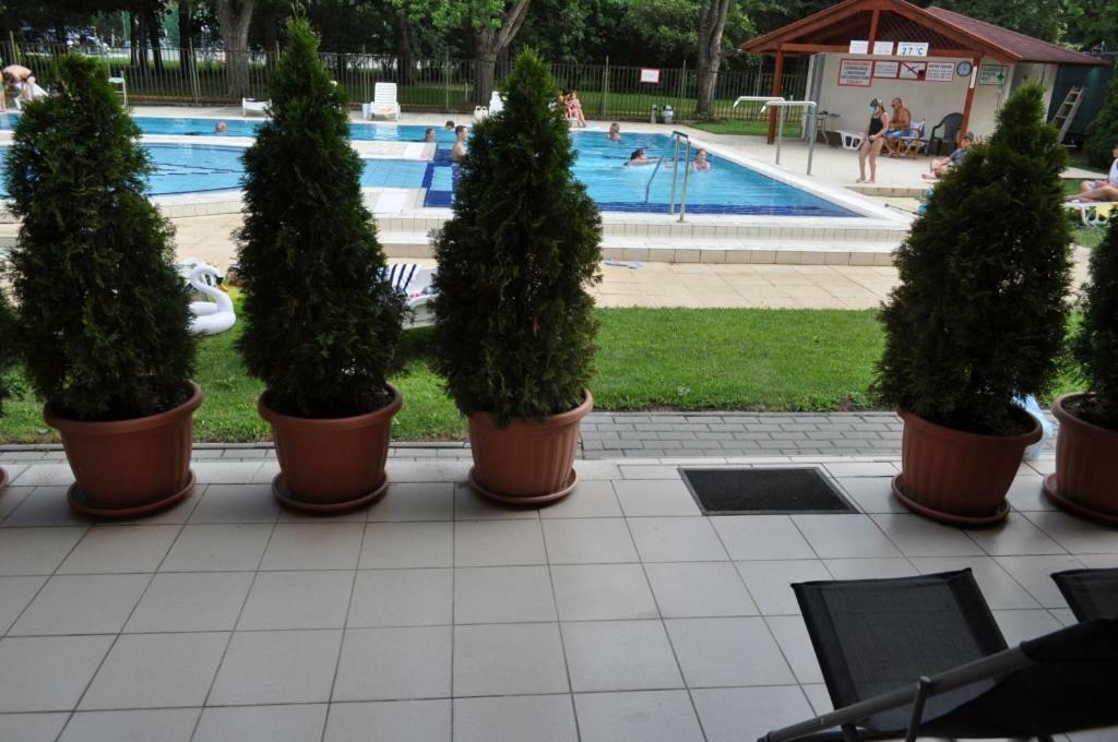 Relax Beach Apartman Hajduszoboszlo Exterior photo